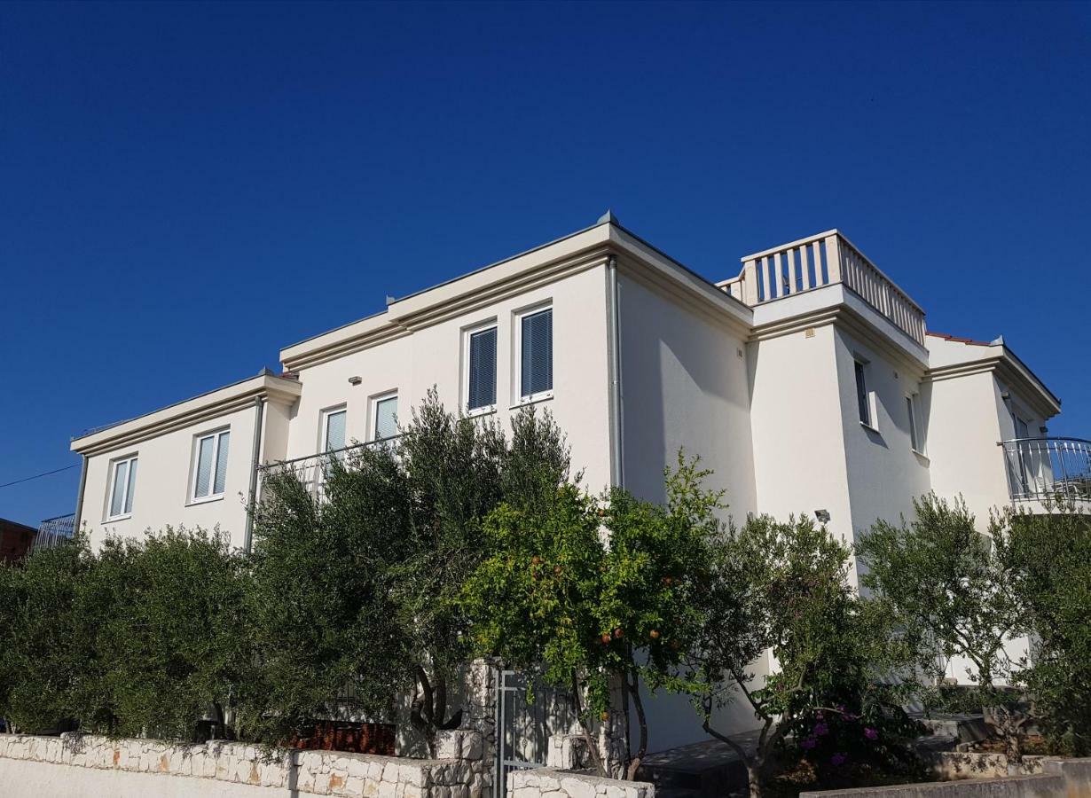 Dondras Residence Трогир Екстериор снимка